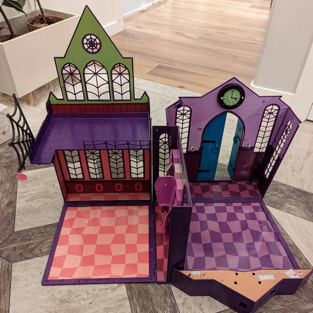 Monster High school